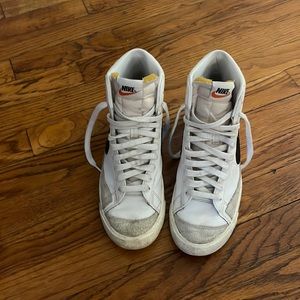 Nike Blazer Mid 77 size 9 women’s